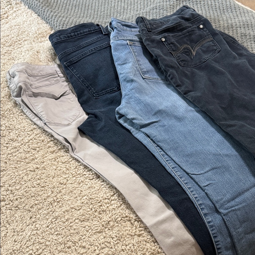 Women's Straight Leg Jeans - Blue and Gray